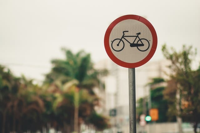 znak z rowerem drogowy
